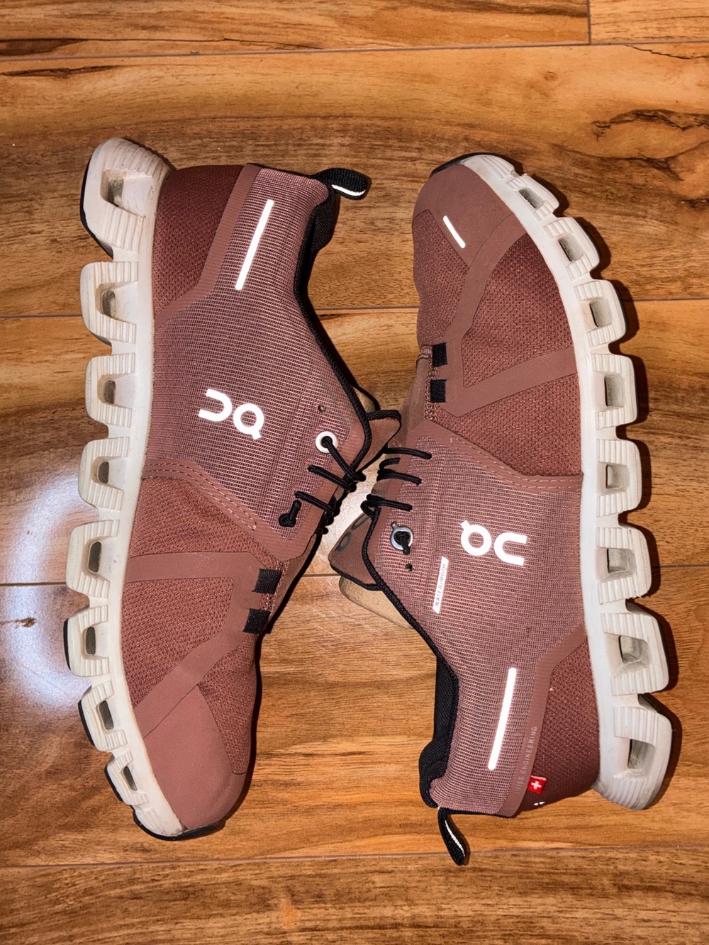 On Running Women's Athletic Shoes in Dusty Rose and White - Picture 9 of 10